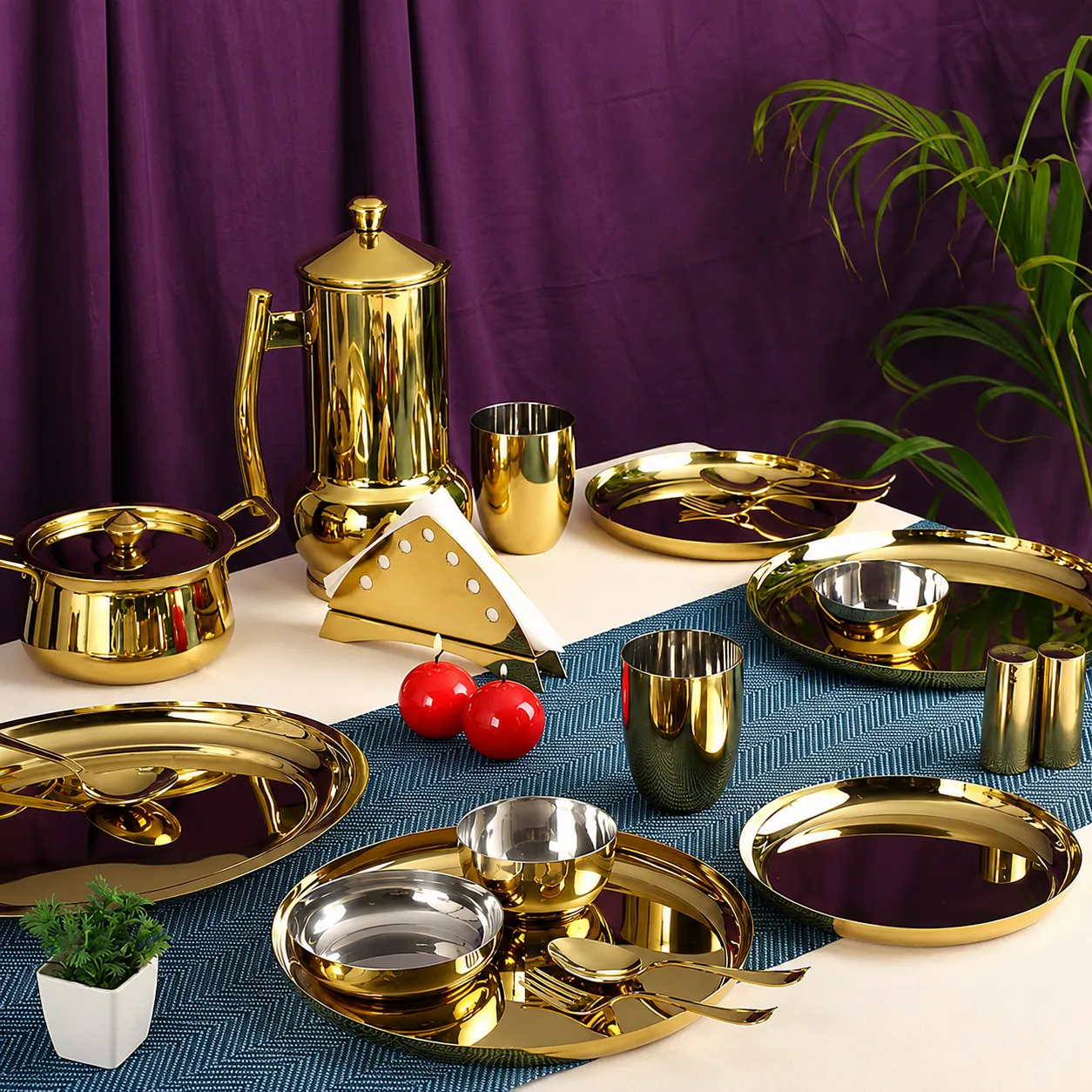 Crockery in a gold PVD finish