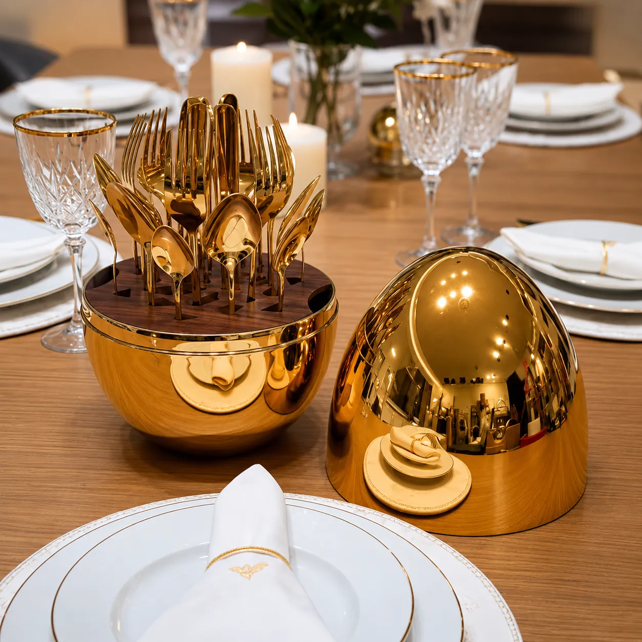 Gold PVD-coated serving cutlery