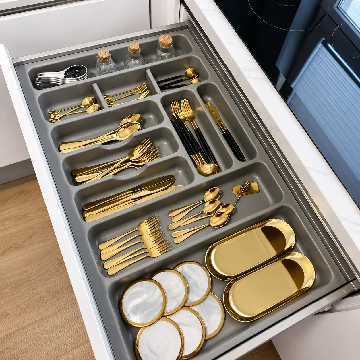 Gold PVD-coated spoons, forks and knives